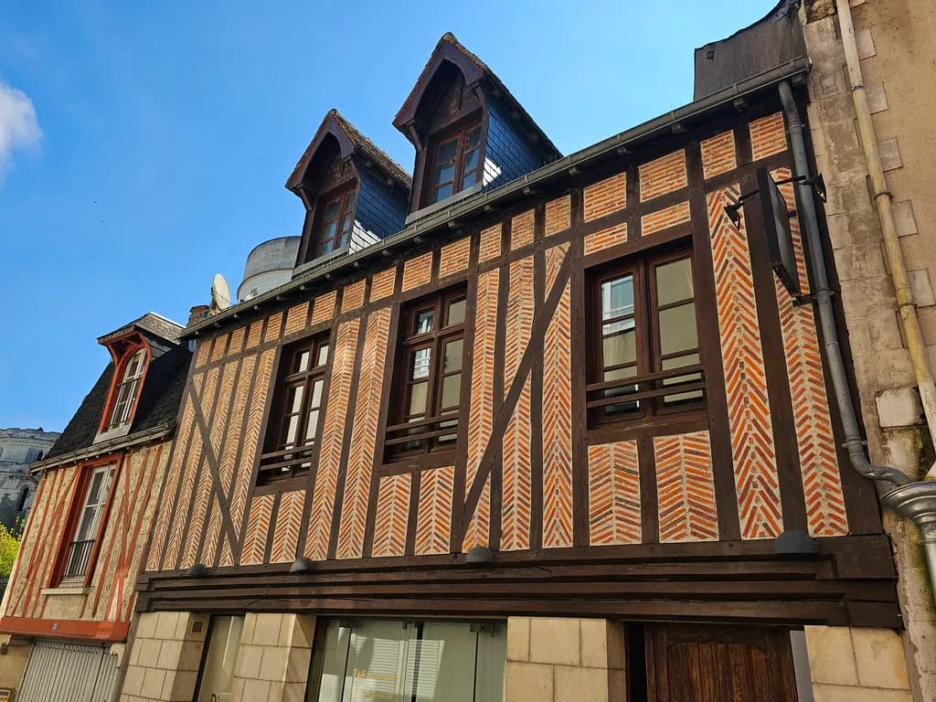 Amboise Old Town: A Walking Guide to the Historic Quarter