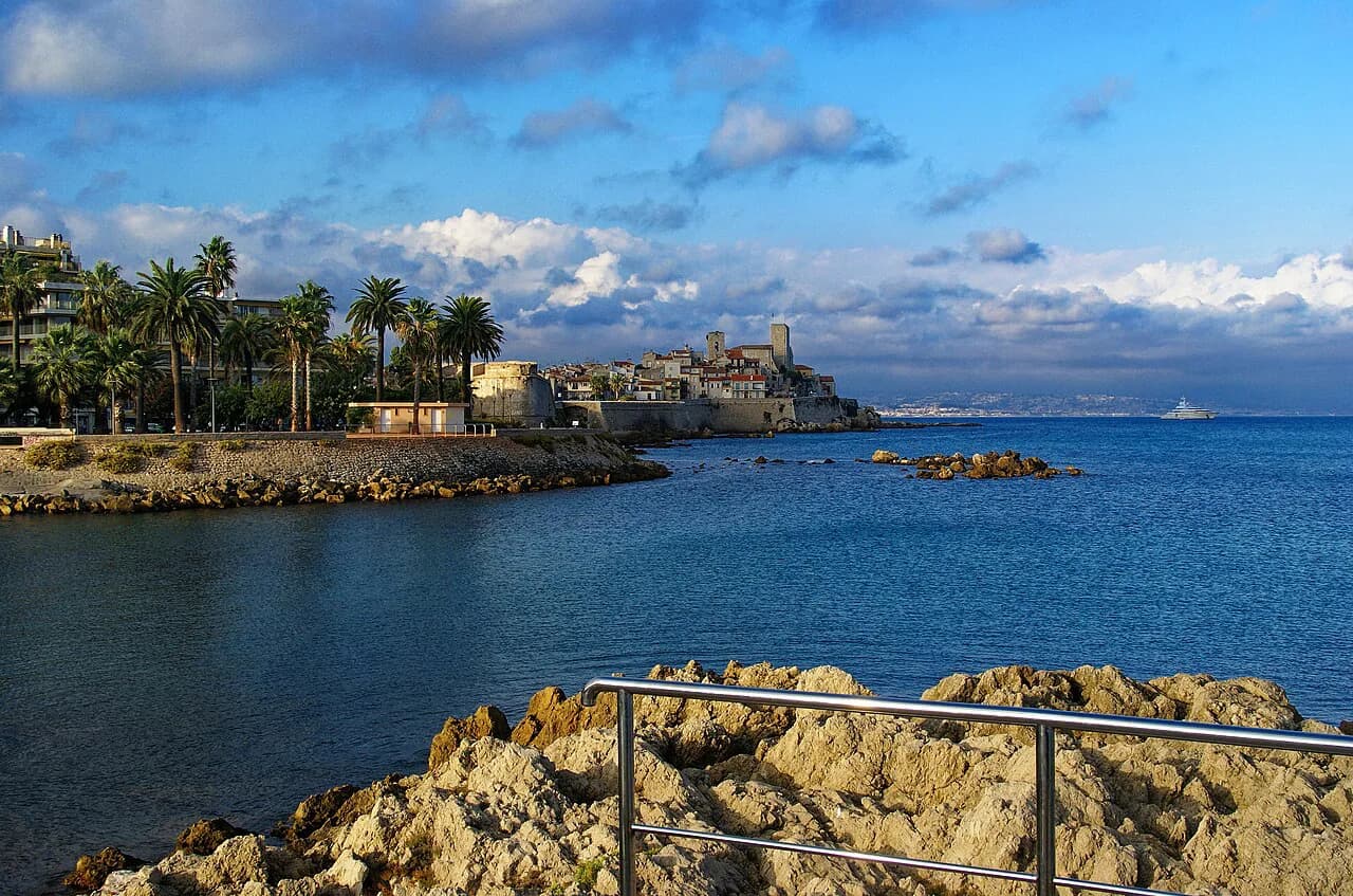 Antibes Old Town: What to See and How to Walk It
