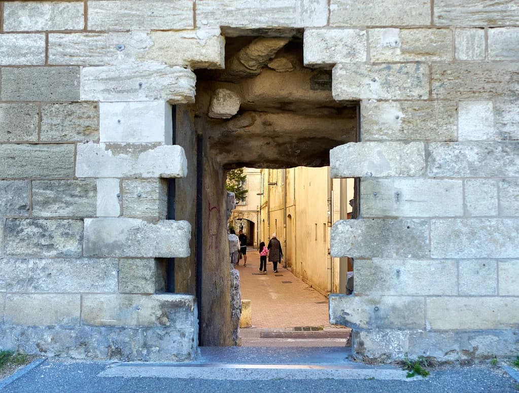 Avignon Old Town: What to See and How to Walk It