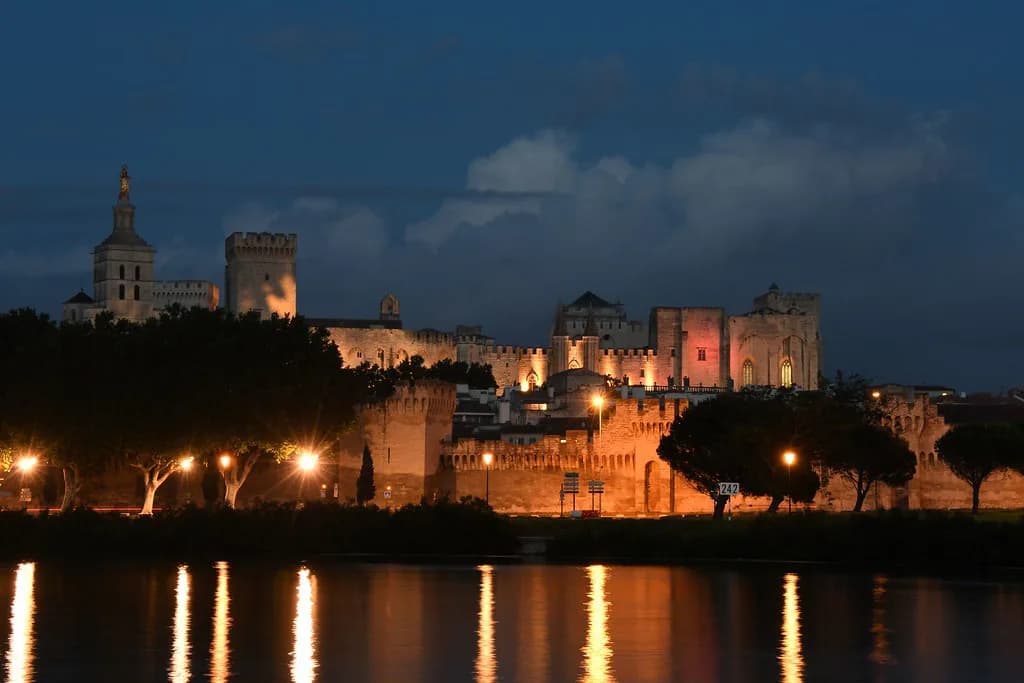 Best Time to Visit Avignon: Month by Month for a Weekend