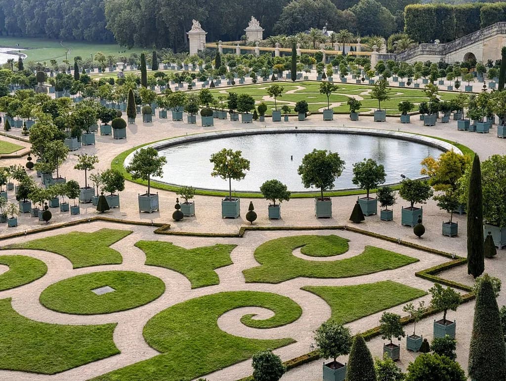 Best Time to Visit Versailles: Month, Day and Season Guide