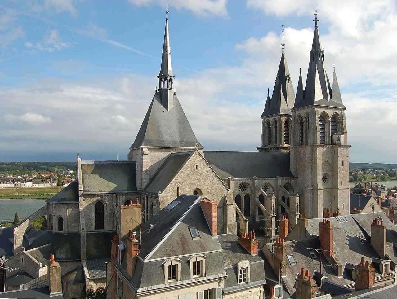 Blois Old Town: A Walking Guide to the Historic Streets
