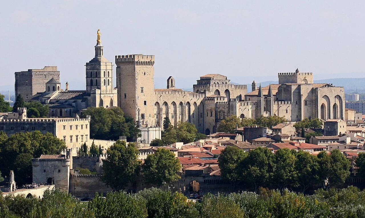 Bourg Neuf, Avignon: A Neighbourhood Guide for a Weekend