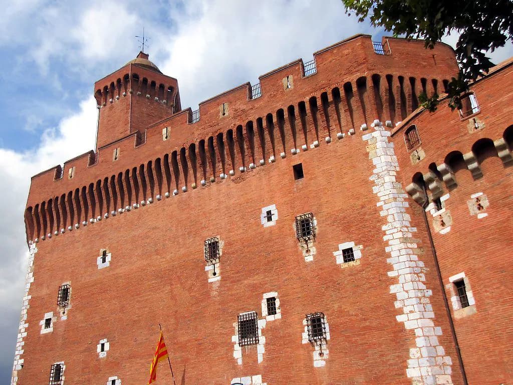 Le Castillet, Perpignan: Visitor Guide to the Red-Brick Gate