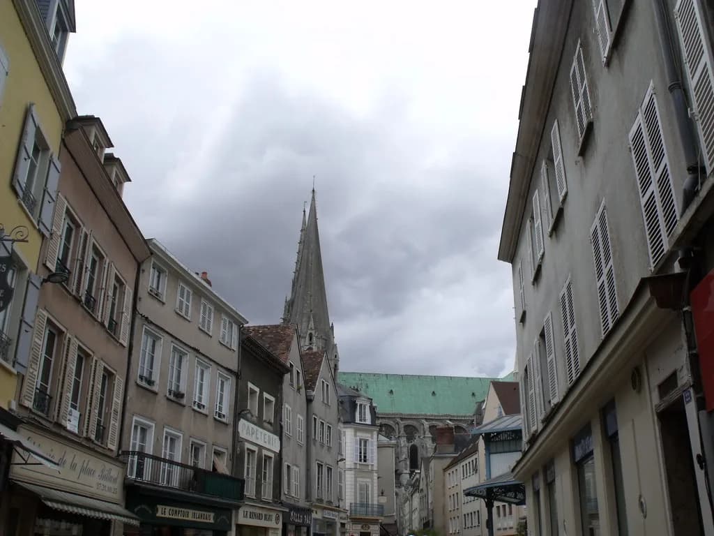 Chartres Old Town: A Walking Guide to the Historic Centre