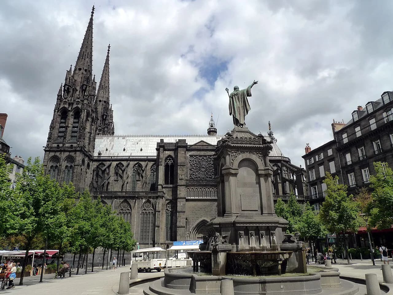 Clermont-Ferrand Attractions: 6 Visitor Guides