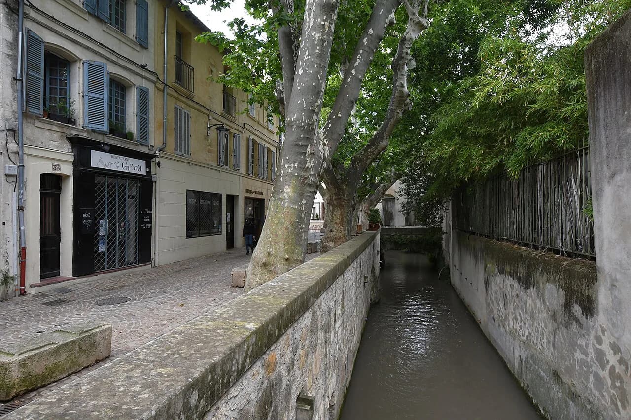 Avignon Neighborhoods: 4 Area Guides