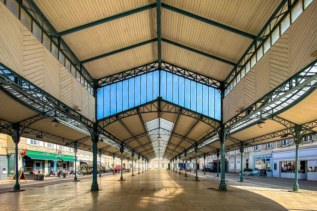 Chartres Markets: Which Days to Go and What You'll Find