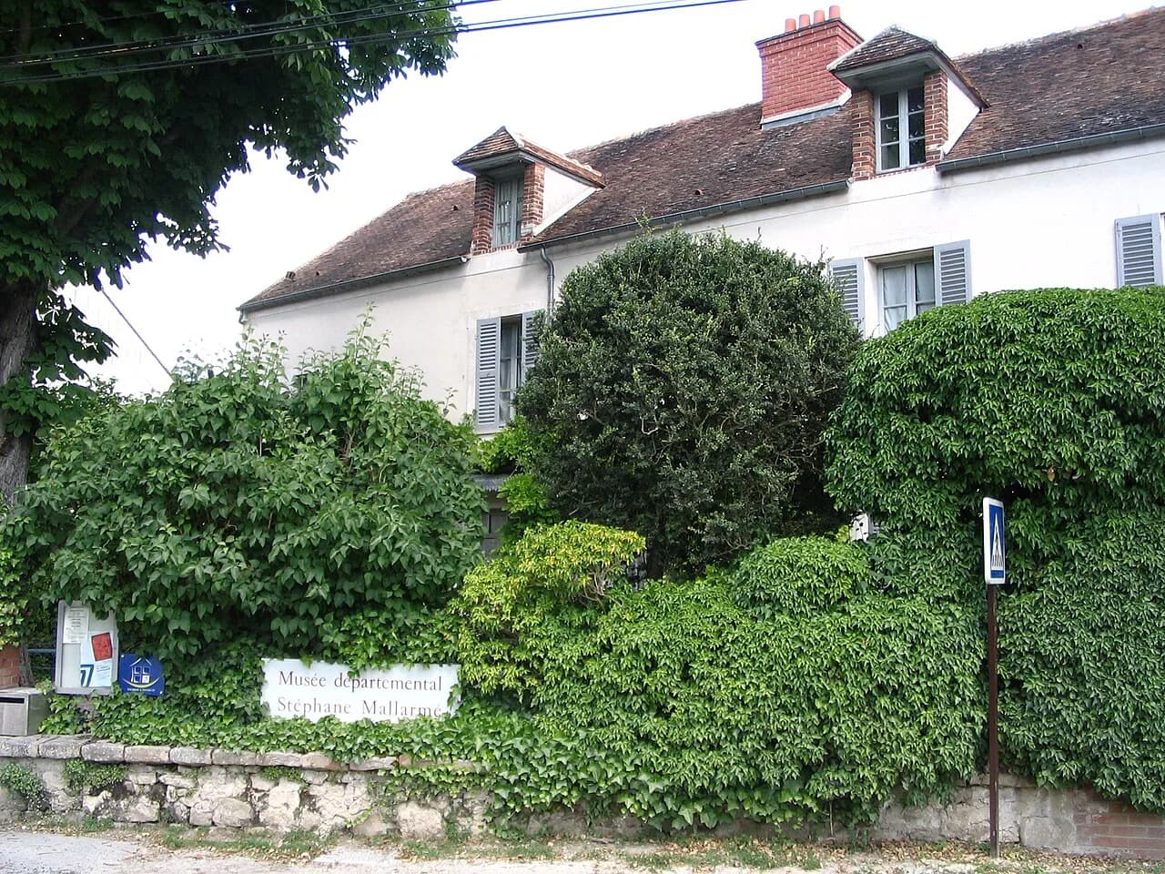 Musée Stéphane Mallarmé: A Visitor Guide to the Poet's House