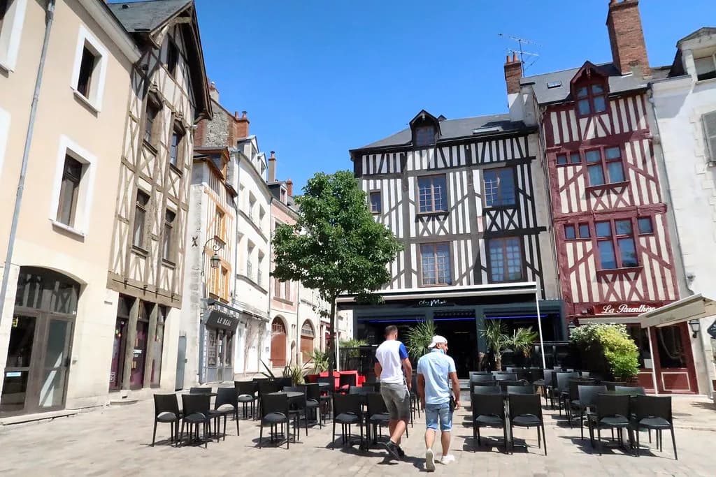 Orléans Old Town: A Walking Guide to the Historic Streets