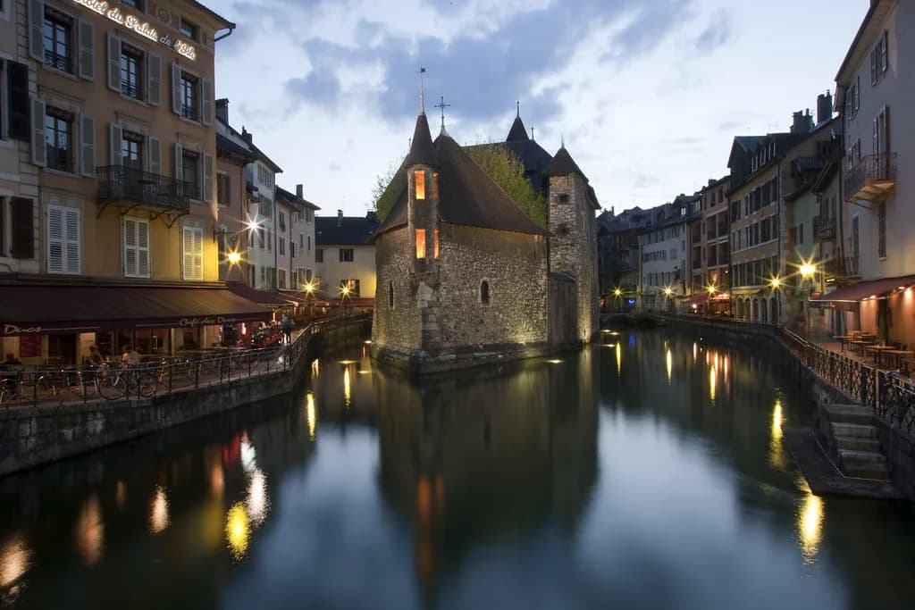 Palais de l'Isle Annecy: Which Old Prison Tour to Choose