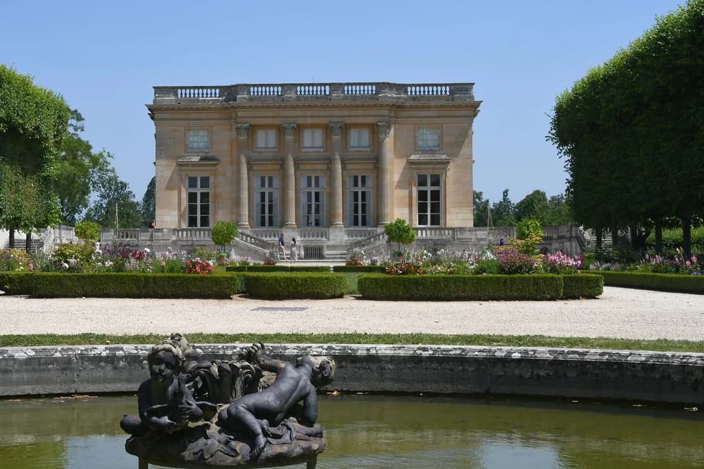 Petit Trianon Versailles Guide: What to See & Decide