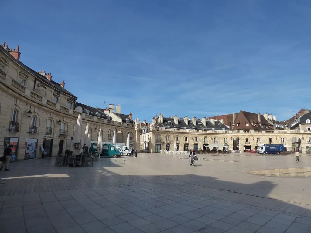 Place de la Libération Dijon: What to See and How Long