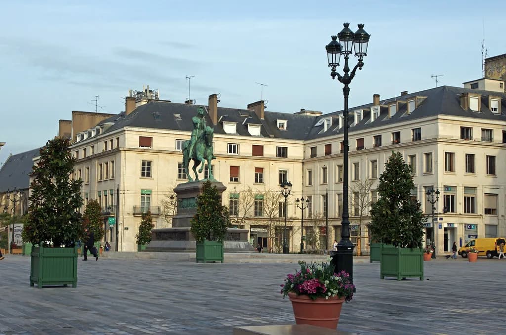 Place du Martroi, Orléans: Central Square Guide