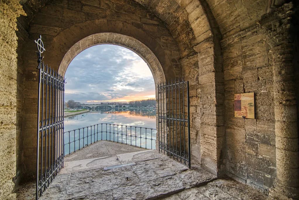 Pont Saint-Bénézet, Avignon: Visiting the Pont d'Avignon