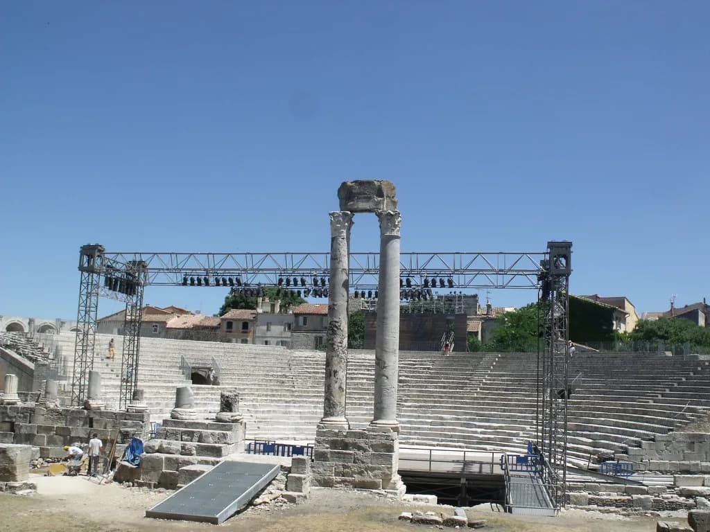 Roman Theatre of Arles: Visiting the Théâtre Antique