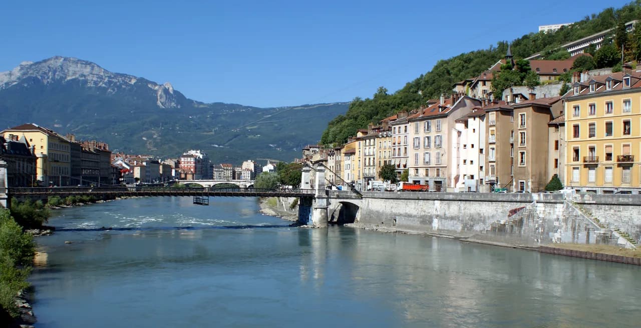 Saint-Laurent Grenoble: Riverside District Guide