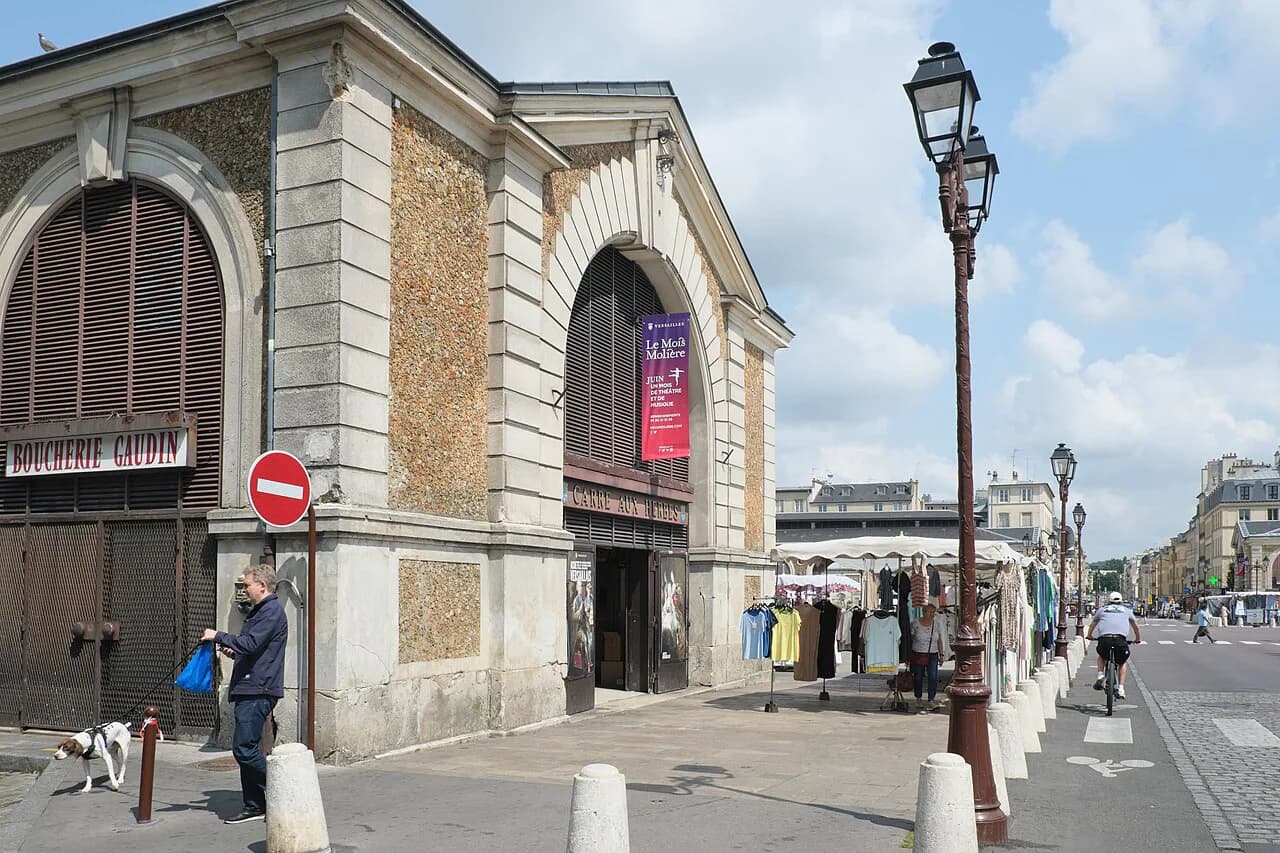 Versailles Flea Market: Markets, Days and What to Expect