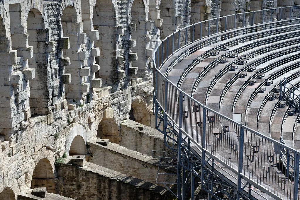 Venue view: the Roman amphitheatre of Arles (Arènes d'Arles), a nearly 2,000-year-old arena still in use today. Resized and converted to WebP.