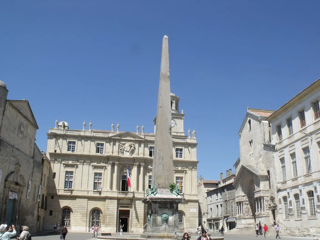 Place de la Republique, Arles - Obélisque d'Arles and Hotel de Ville