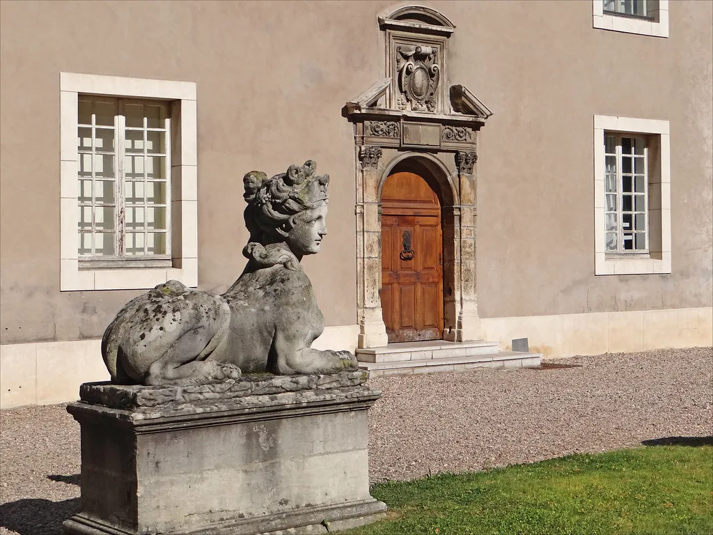 Dans la cour du palais des Ducs de Lorraine (Nancy)