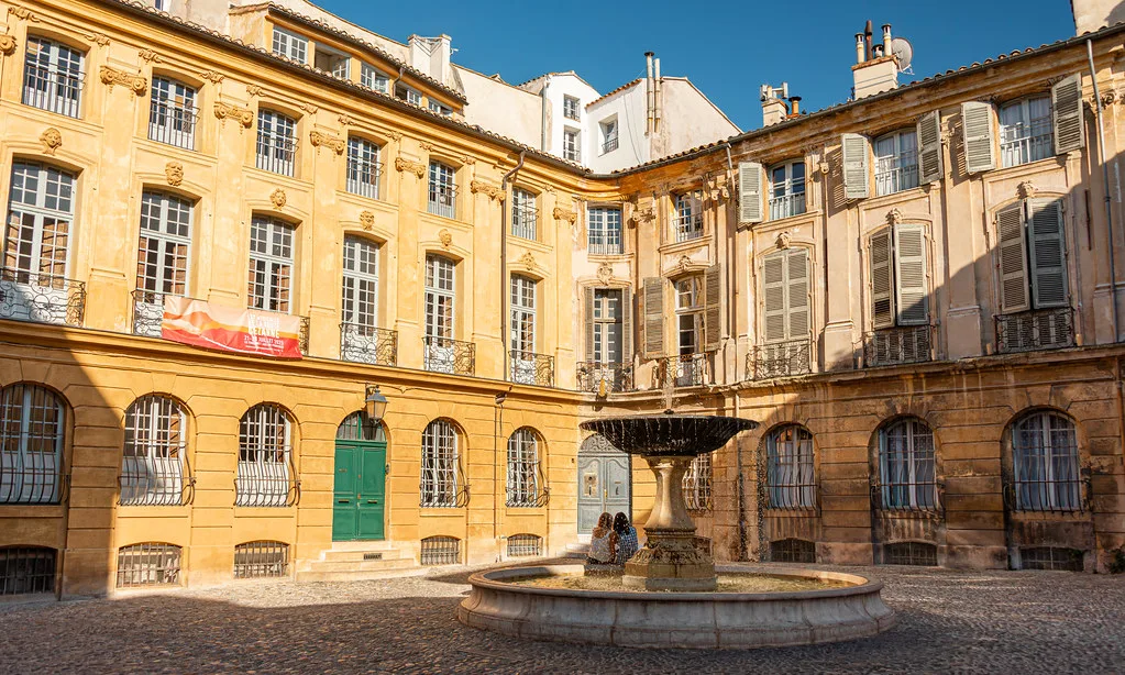 Aix-en-Provence: Place d'Albertas