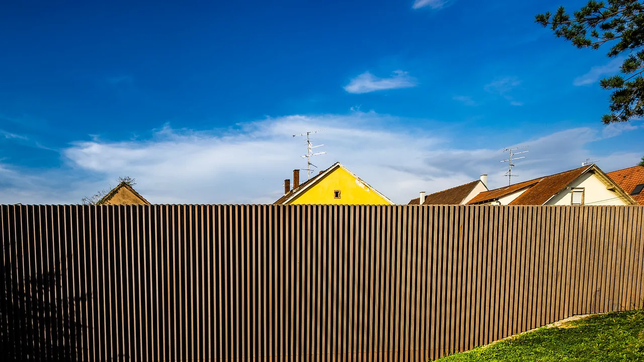 Behind the wall, Colmar