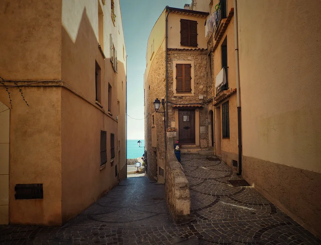 To the sea, Antibes