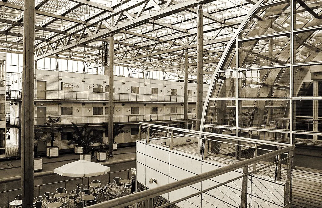 Herne-Sodingen: Inside the Akademie Mont-Cenis, Lyon