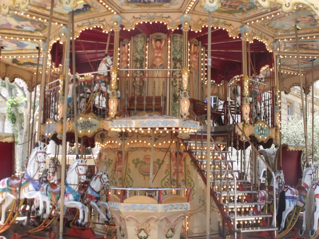 Avignon - Place de l'Horloge - merry-go-round