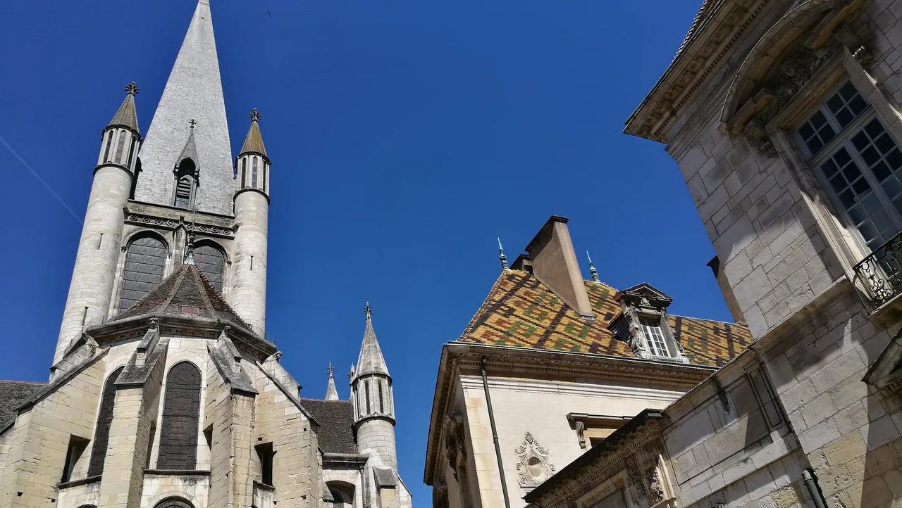 Rue de la Chouette, Dijon - Notre-Dame Church and Hôtel de Vogüé