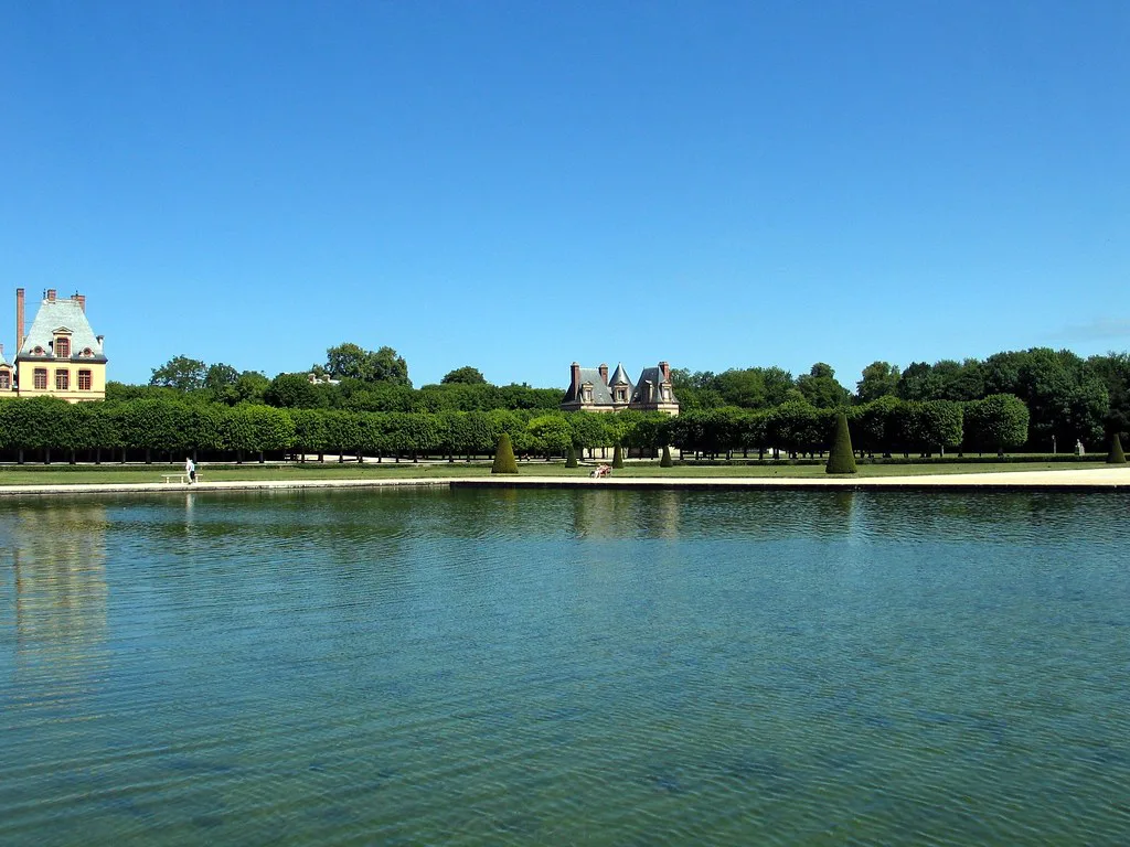 Venue view: the Grand Parterre gardens at the Château de Fontainebleau. Resized and converted to WebP.
