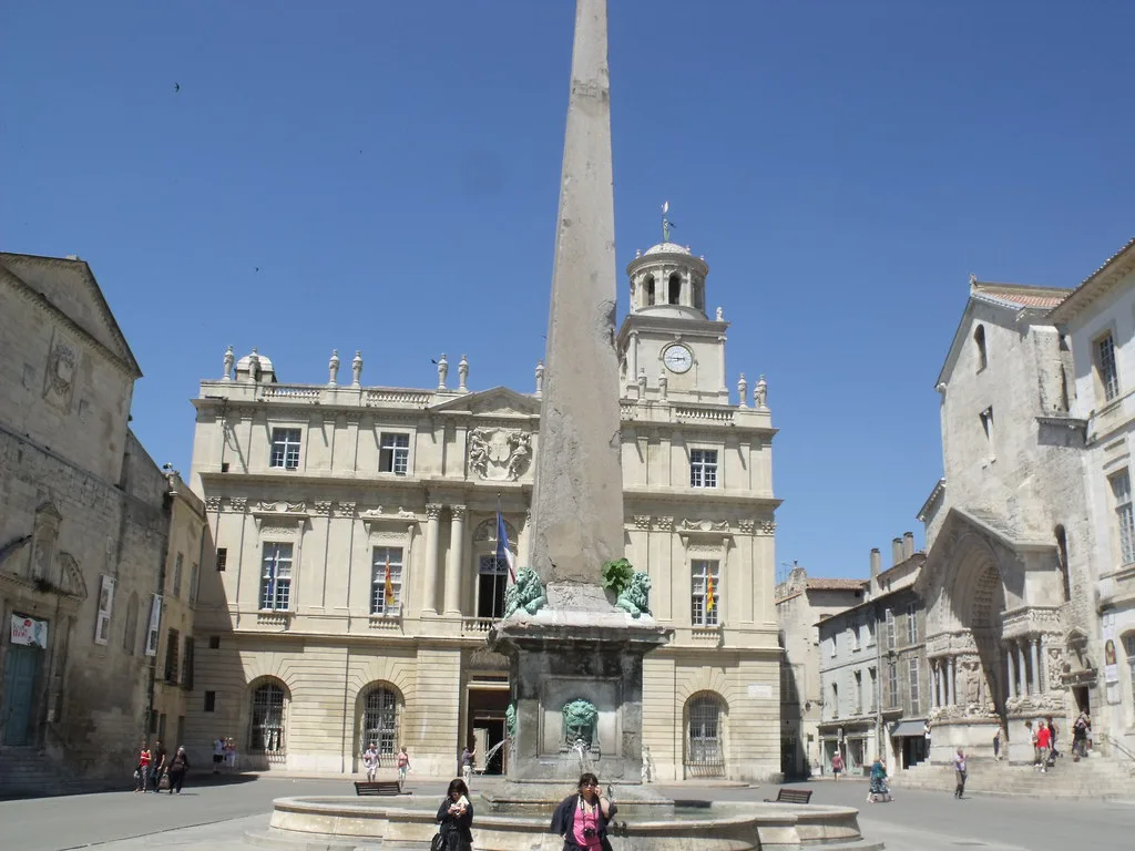 Place de la Republique, Arles - Obélisque d'Arles and Hotel de Ville