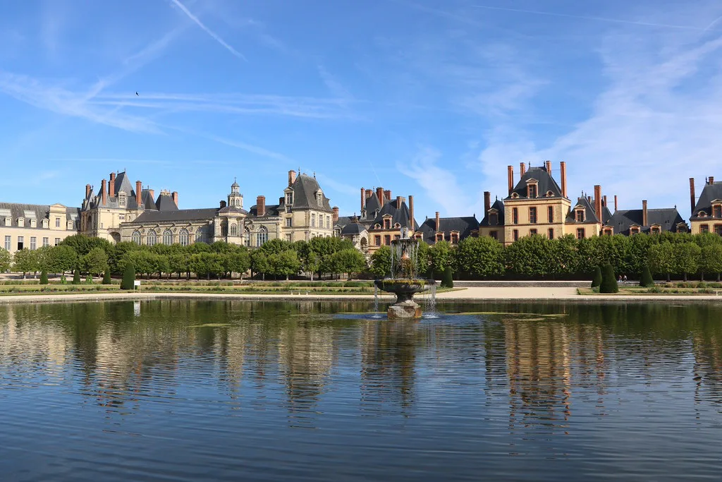 Destination view: Fontainebleau, France. Resized and converted to WebP.