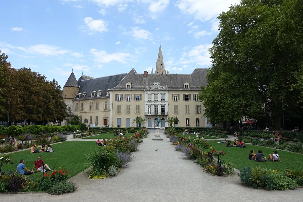 Venue view: Jardin de Ville park in Grenoble, France, on a summer afternoon. Resized and converted to WebP.