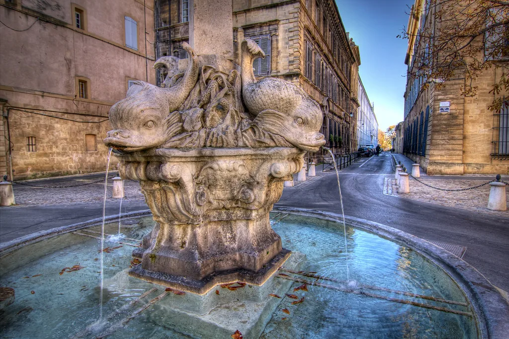 Venue view: Fontaine des Quatre-Dauphins on Place des Quatre-Dauphins in Aix-en-Provence's Quartier Mazarin. Resized and converted to WebP.