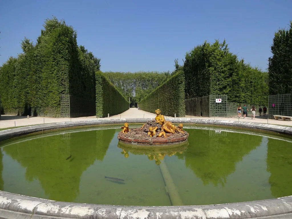 Destination view: Versailles, France. Resized and converted to WebP.