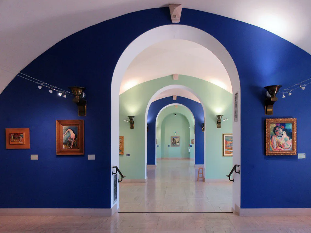 Venue view: Avant-garde paintings at the Musée de l'Annonciade in Saint-Tropez, France. Resized and converted to WebP.