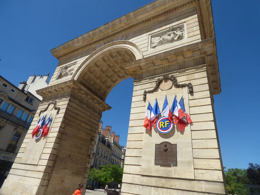 Porte Guillaume - Place Darcy, Dijon, Troyes
