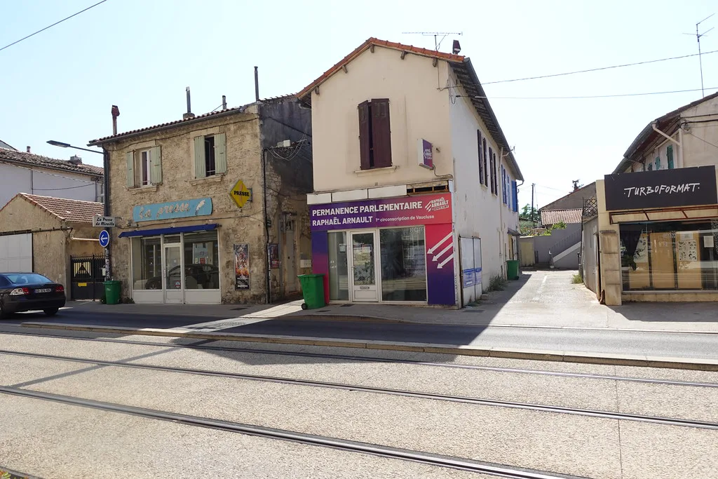 3 flèches antifascistes à Avignon