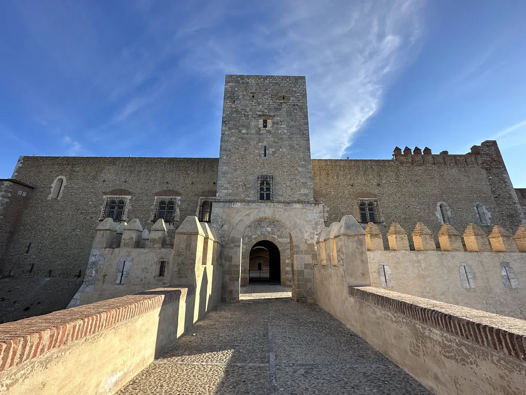 Venue view: the Palace of the Kings of Majorca in Perpignan, with its medieval stone walls and tower. Resized and converted to WebP.