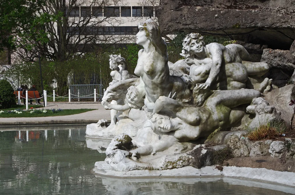 Venue view: Parc Louis Pasteur in Orléans, with the basin and La Source humaine sculpture by Félix Charpentier. Resized and converted to WebP.