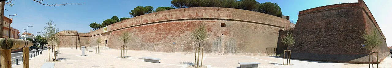 Façade du palais des rois de Majorque à Perpignan Panorama