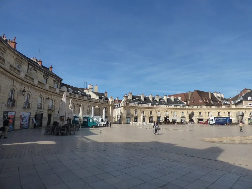 Destination view: Dijon, France. Resized and converted to WebP.