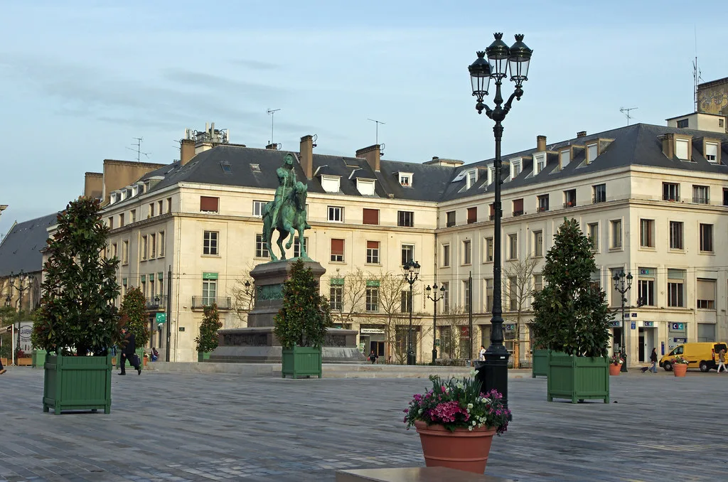 Venue view: Place du Martroi in Orléans with the equestrian statue of Joan of Arc. Resized and converted to WebP.
