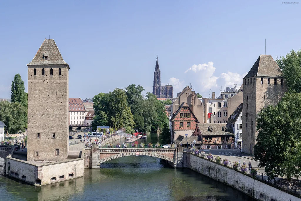 Venue view: the Ponts Couverts, a set of three bridges over the Ill with four fortified towers in Petite France, Strasbourg. Resized and converted to WebP.