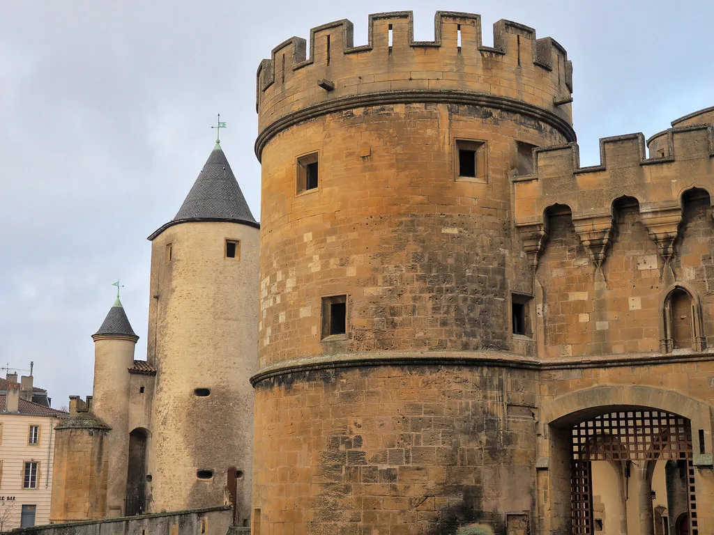 Venue view: Porte des Allemands, the medieval fortified gate in Metz. Resized and converted to WebP.