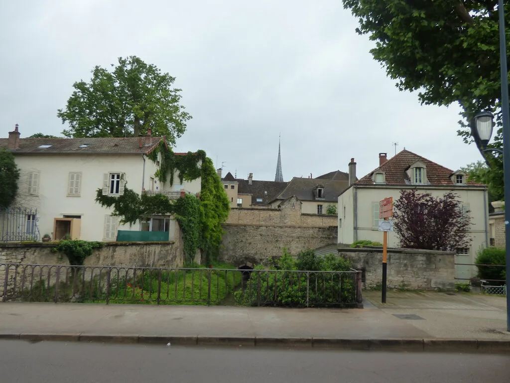 Destination view: Beaune, France. Resized and converted to WebP.