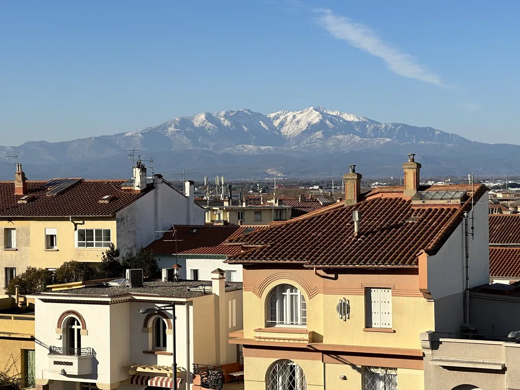 Destination view: Perpignan, France. Resized and converted to WebP.