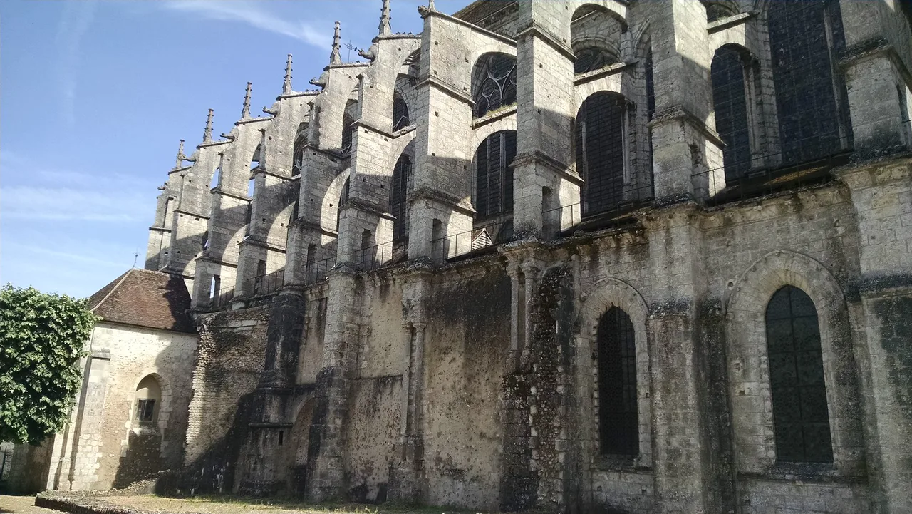 Church of Saint Pierre in Chartres Resized and converted to WebP.
